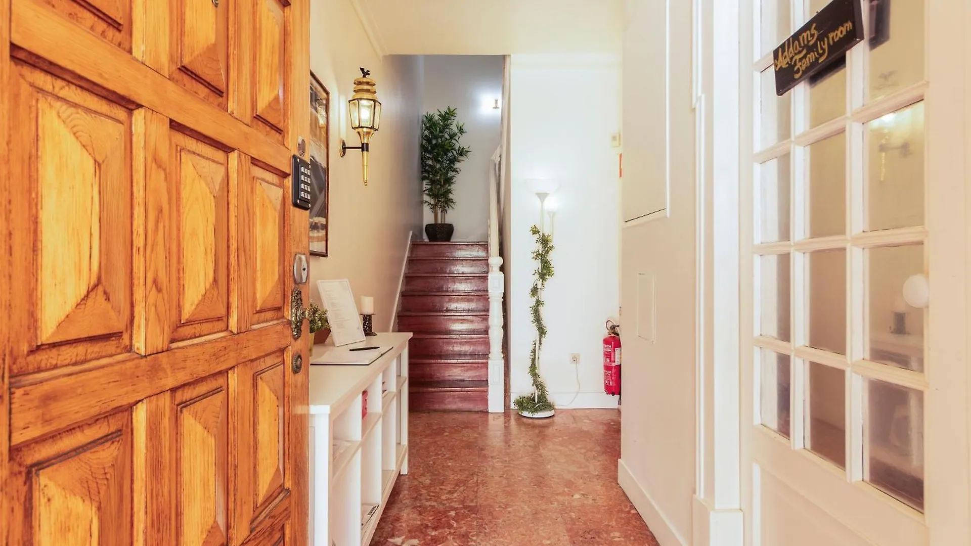 Nesha Lucky Nr. 23 Hotel Lisbon Guest house