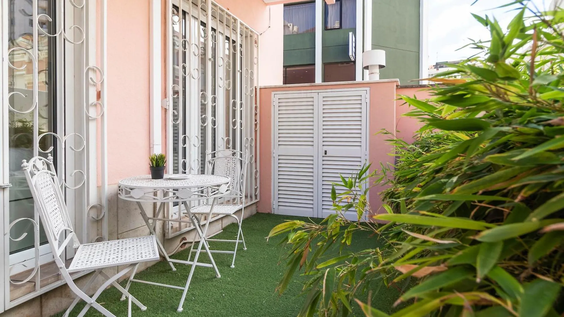 Nesha Lucky Nr. 23 Hotel Lisbon Portugal